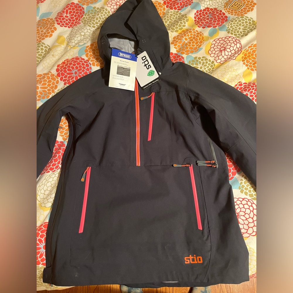 Environ XT Anorak Jacket. Black. Durable, waterproof, recycled fabric